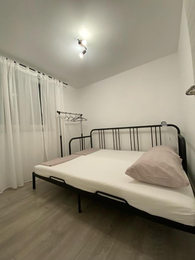 Kn House With Two Apartments Near Sea Rogoznica  Kültér fotó